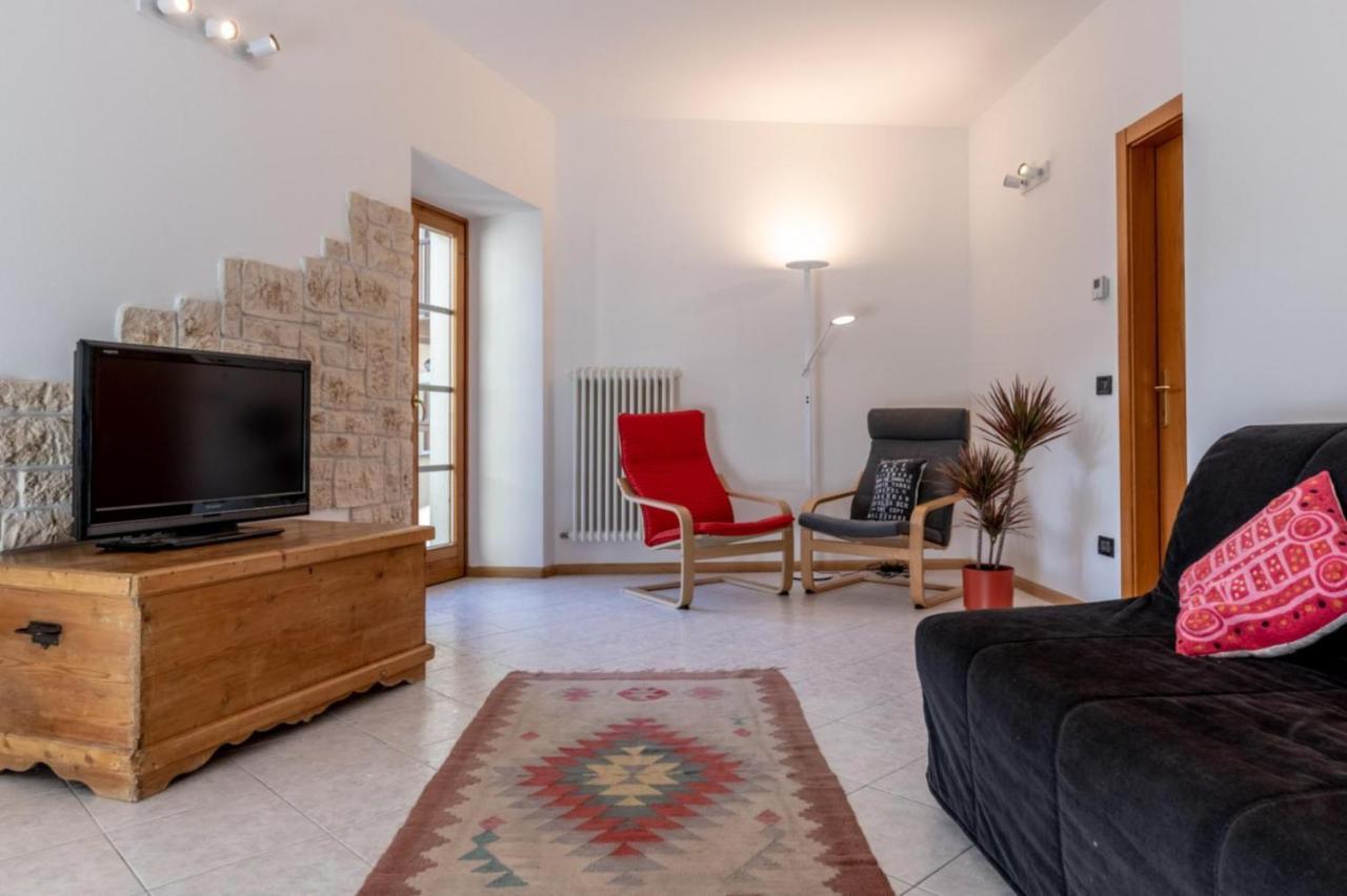 Casa Al Castello, Calliano Ospitar Exteriör bild